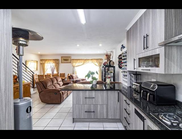 3 BEDROOM TOWNHOUSE FOR SALE IN BRACKENDOWNS